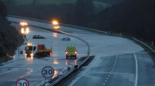 Flooding on M90