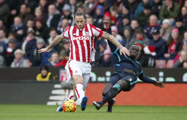 Marko Arnautovic challenges Bacary Sagna