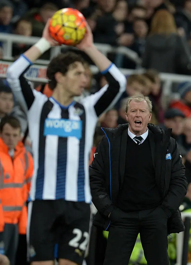 Steve McClaren shouts instructions to his players