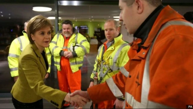 First Minister Nicola Sturgeon meeting maintenance workers