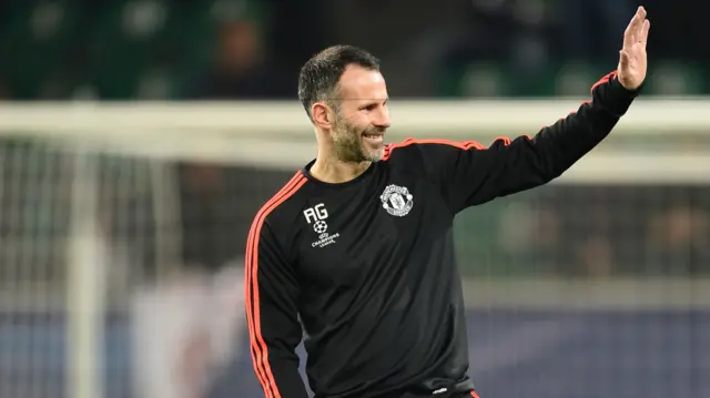 Ryan Giggs warms up