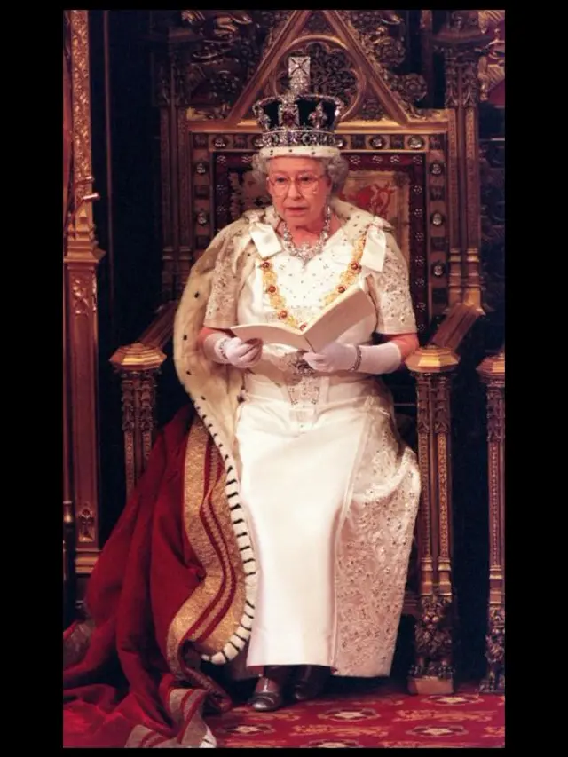 Her Majesty delivers the Queen's Speech in 1999