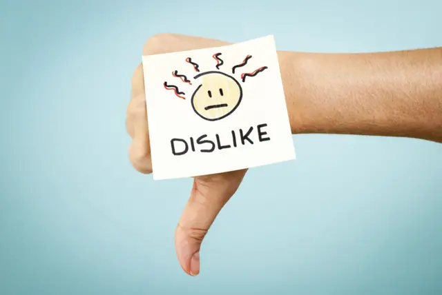 Facebook dislike hand