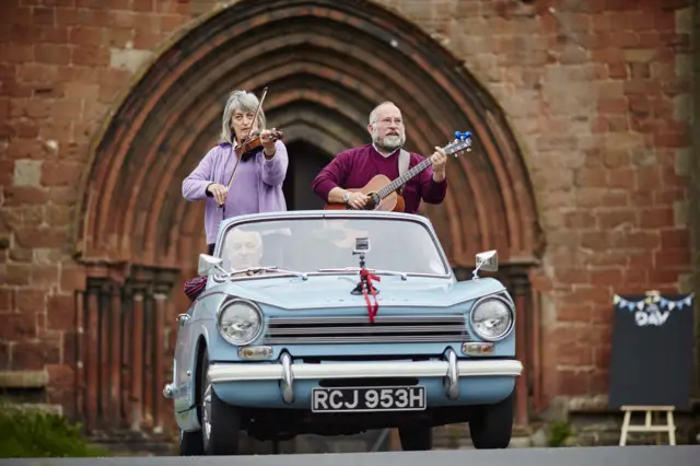 A couple perform at the Hadrian's Wall of Sound relay