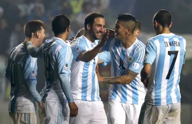 Gonzalo Higuaín celebrates