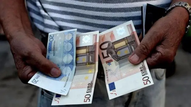 A man holding euros