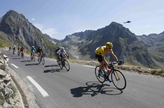 Chris Froome in the yellow jersey