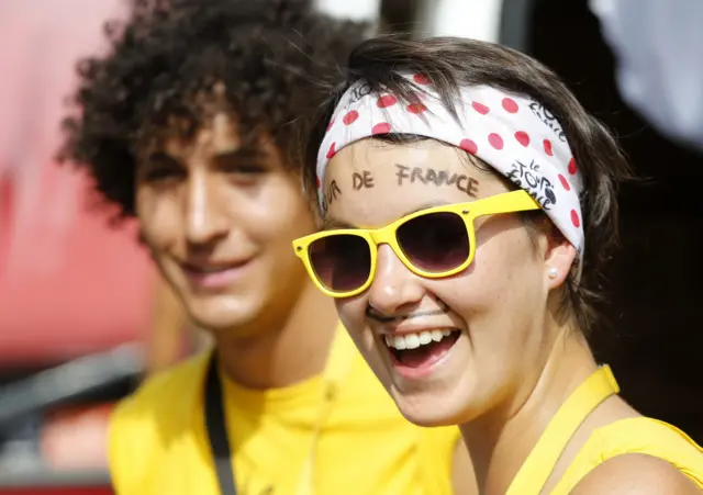 Fan awaits start of stage 14