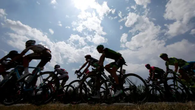 Riders in the sun on stage 14