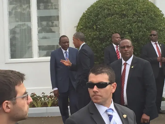 Officers protecting the Kenyan and US presidents