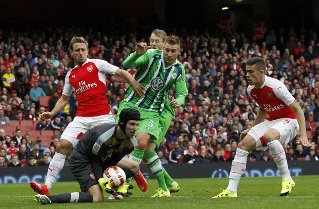 Petr Cech and Nicklas Bendtner