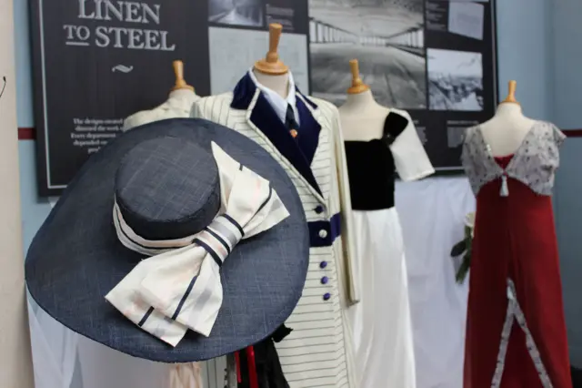 Kate Winslet costume replica