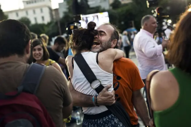 People celebrate at Klafthmonos Square in Athens 5 July 2015