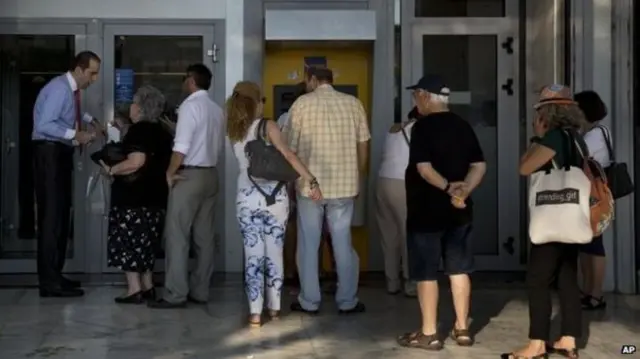 Cash point queues in Greece