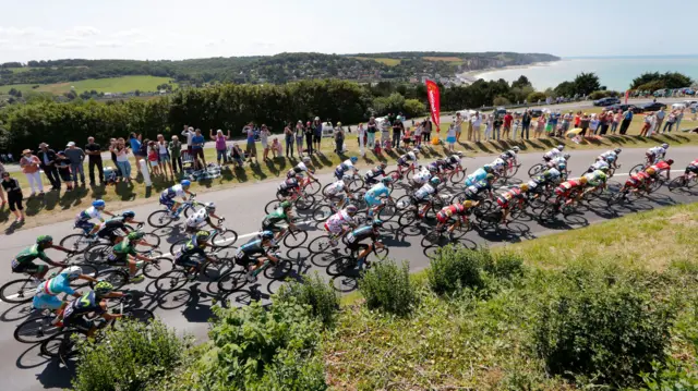 Peloton during stage six