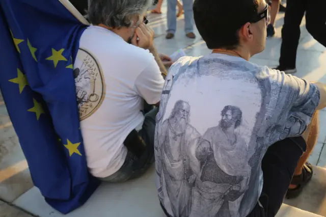 Pro-European Greeks converge on Syntagma Square to show their support for the euro (9 July 2015)