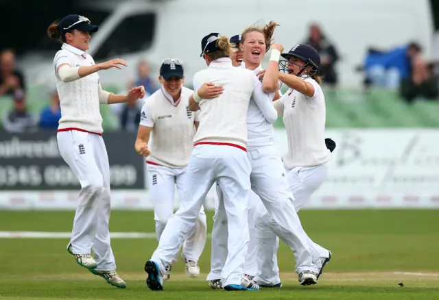 Anya Shurbsole takes a wicket