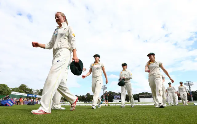 Australia head off for tea