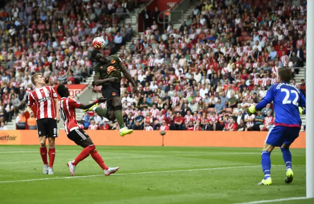 Lukaku heads the ball