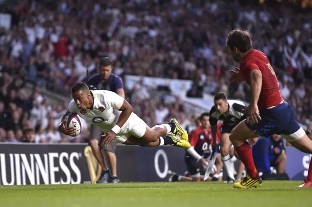 Anthony Watson dives over for his first