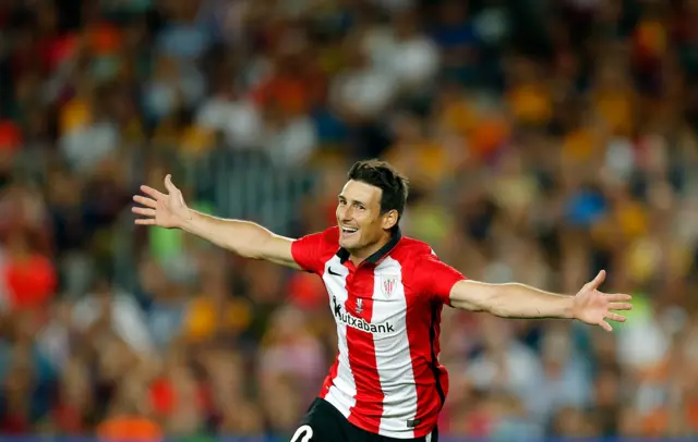 Aduriz celebrates