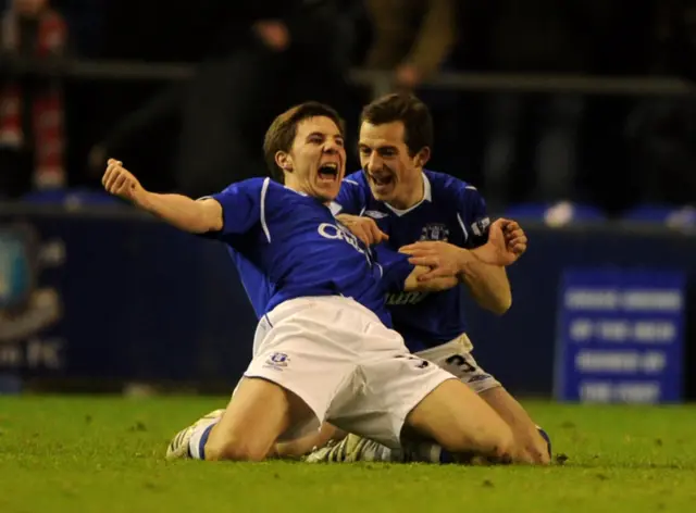 Dan Gosling celebrates for Everton against Liverpool