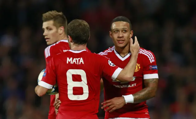 Memphis celebrates his goal