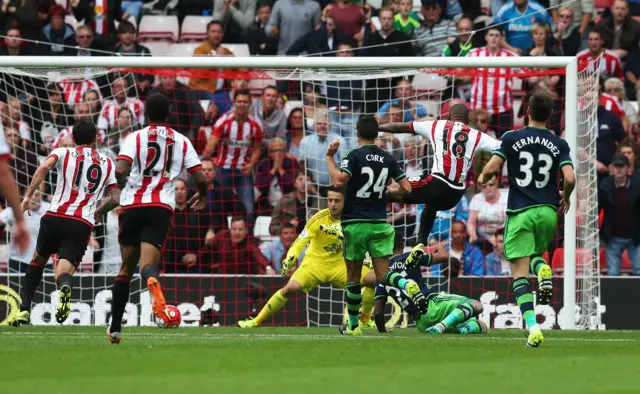 Defoe shoots to score for Sunderland