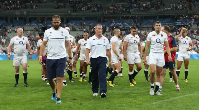 England coach Stuart Lancaster (centre) and his dejected team