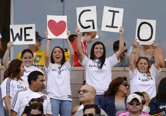 Crowd signs for Giovani dos Santos