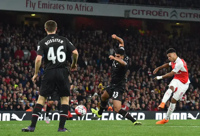 Alex Oxlade-Chamberlain shoots