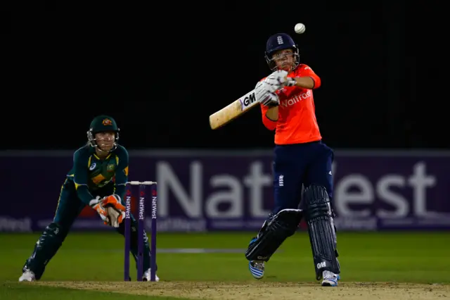 Sarah Taylor bats