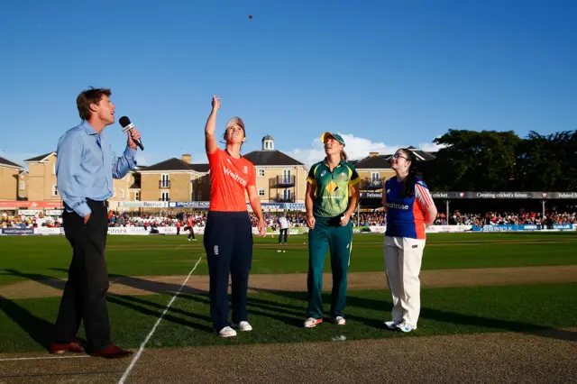 Charlotte Edwards and Meg Lanning complete the toss