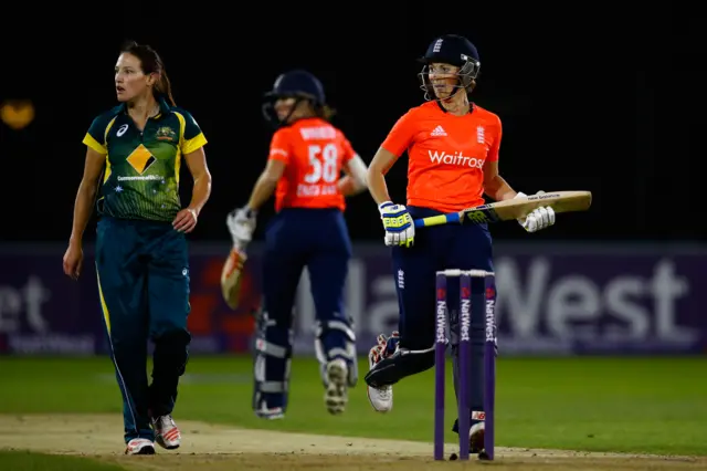 Sarah Taylor and Charlotte Edwards pick up runs