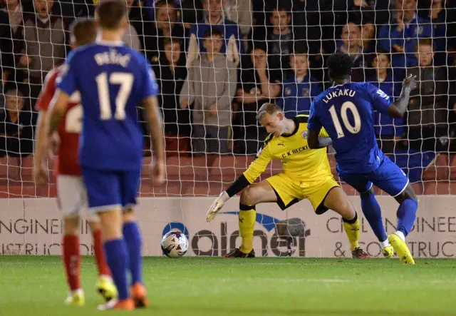 Romelu Lukaku scores