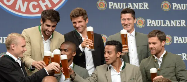 Bayern players drinking