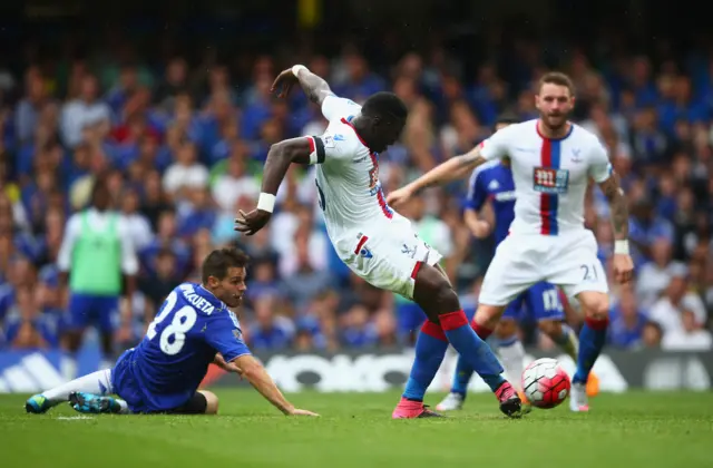 Bakary Sako scores