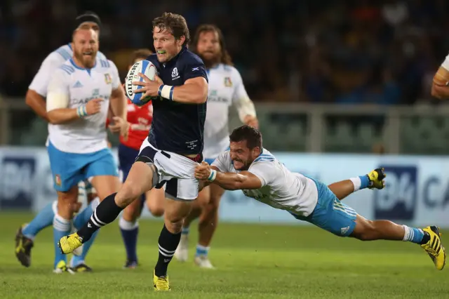 Peter Horne running with the ball