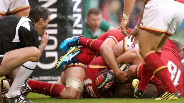 Ireland's Sean Cronin is unable to ground the ball for a late try