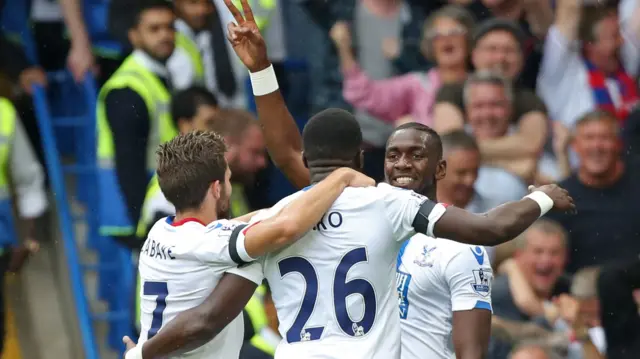 Bakary Sako celebrates