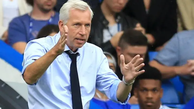 Alan Pardew gives instructions