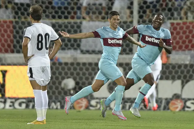 Lanzini celebrates