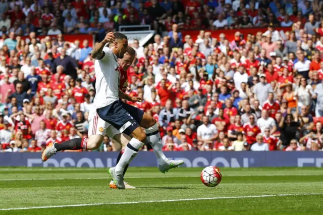 Kyle Walker scores an own goal