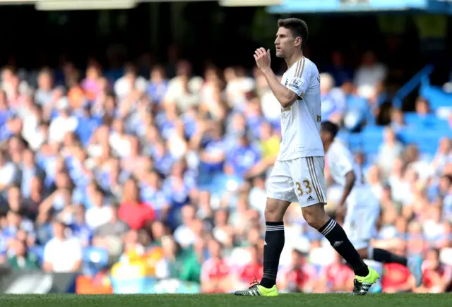 Federico Fernandez looks dejected