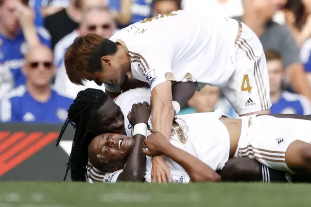 Andre Ayew celebrates