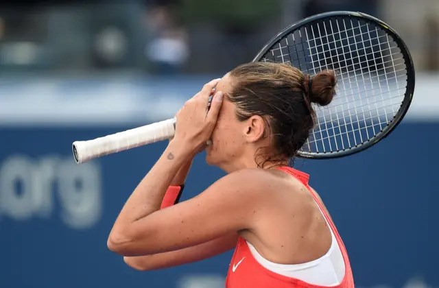 Roberta Vinci wins