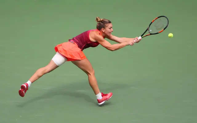 Simona Halep backhand