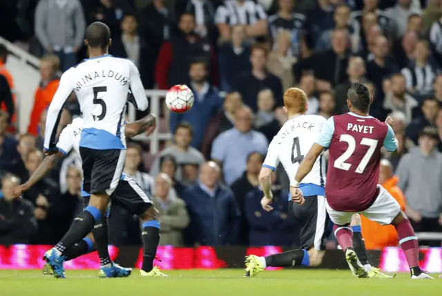 Payet shoots to score