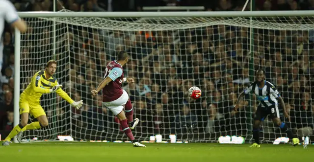 Payet scores his second goal