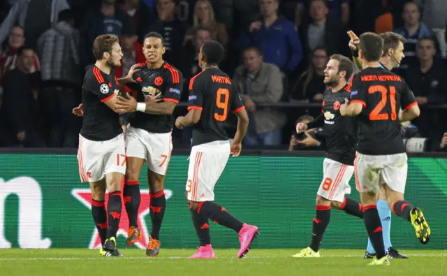 Memphis Depay celebrates